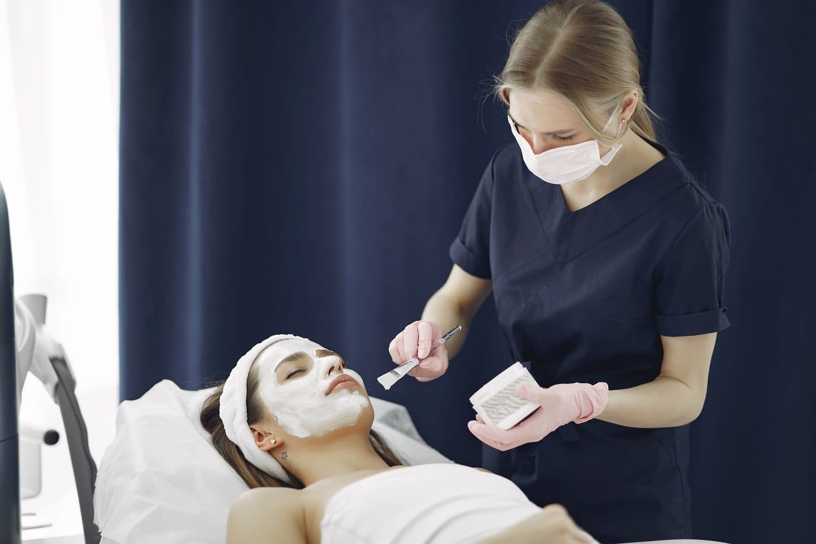 A GLO30 provider preparing a treatment mask